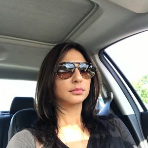 Meet your Posher, Flora